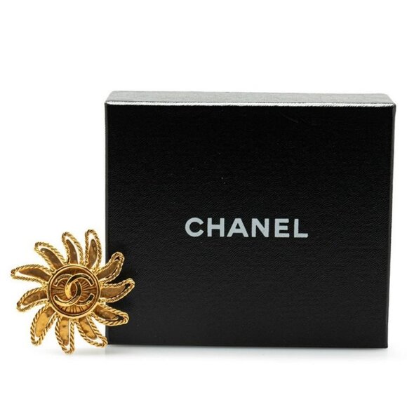 CHANEL CC Logo Sunburst Brooch Gold Tone Pin 94A Auth w/Box - Picture 1 of 4
